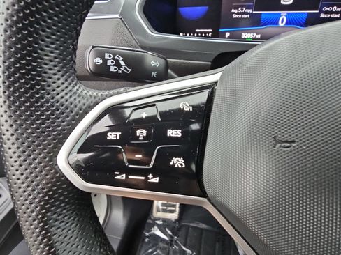 Used 2022 Volkswagen Tiguan SE R-Line image 19