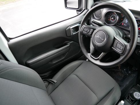 Used 2022 Jeep Wrangler Sport AWD/4WD image 9