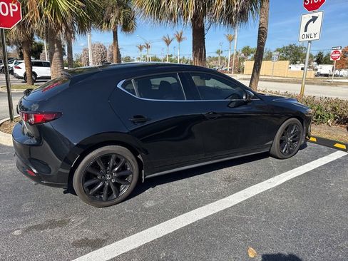Used 2019 MAZDA MAZDA3 Hatchback w/ Premium Package image 8