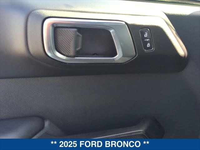 Used 2025 Ford Bronco Outer Banks AWD/4WD image 11
