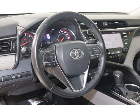 Used 2019 Toyota Camry XSE FWD image 6
