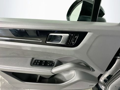 Used 2021 Porsche Cayenne Coupe image 20