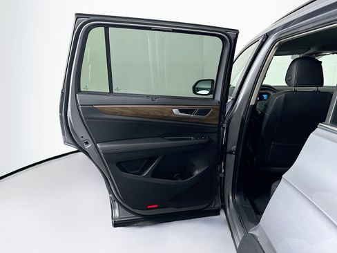 Used 2025 Volkswagen Atlas SE FWD image 25