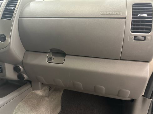 Used 2013 Nissan Frontier SL image 45