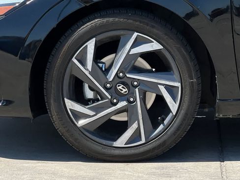 Used 2025 Hyundai Elantra SEL FWD image 12