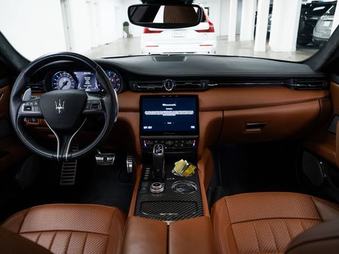 Used 2022 Maserati Quattroporte Trofeo RWD image 9