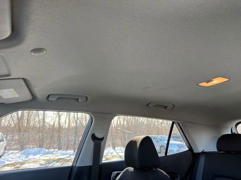 Used 2022 Hyundai Venue SE image 17