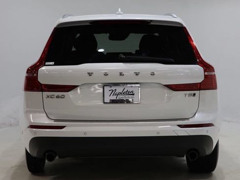 Used 2018 Volvo XC60 T5 Momentum w/ Vision Package AWD/4WD image 3