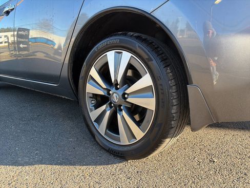 Used 2016 Nissan Leaf SV w/ Premium Package image 4