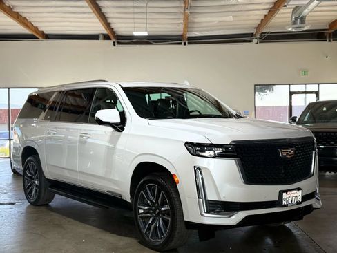 Used 2021 Cadillac Escalade ESV Premium Luxury image 2