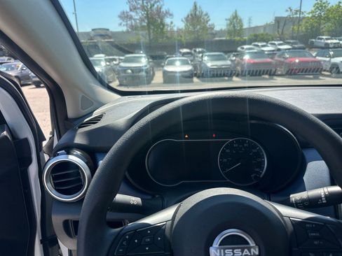 Used 2025 Nissan Versa SV FWD image 32