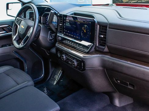 Used 2024 Chevrolet Silverado 1500 LT AWD/4WD image 39