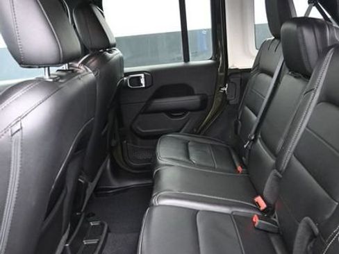 Used 2022 Jeep Wrangler Unlimited Sahara w/ LED Lighting Group AWD/4WD image 8