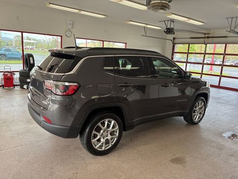 Used 2024 Jeep Compass Latitude AWD/4WD image 20