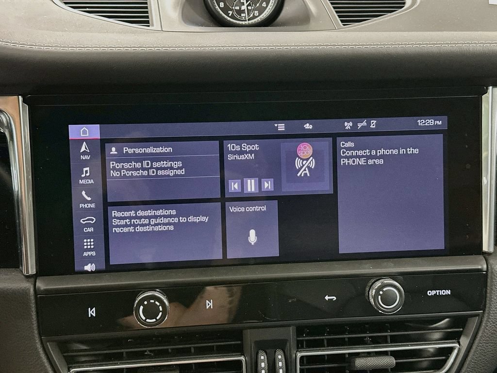 Certified 2025 Porsche Macan AWD/4WD image 16