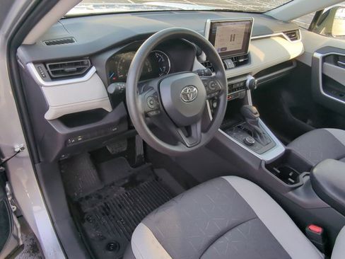 Used 2025 Toyota RAV4 XLE image 9