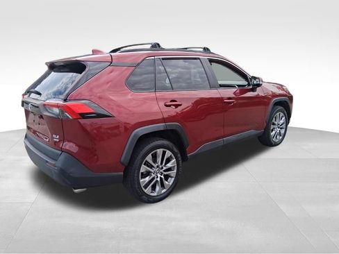Used 2022 Toyota RAV4 XLE Premium AWD/4WD image 5