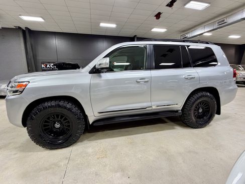 Used 2016 Toyota Land Cruiser image 13