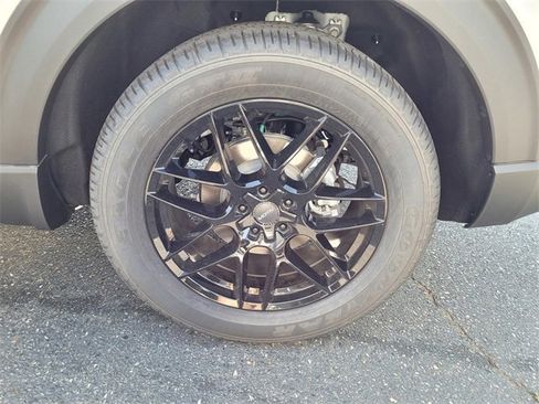 New 2025 Ford Explorer Active w/ Active Comfort Package image 9