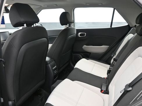 Certified 2025 Hyundai Venue SEL FWD image 26