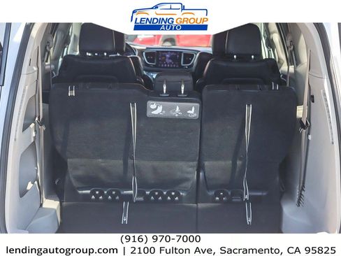 Used 2018 Chrysler Pacifica Touring-L Plus image 24