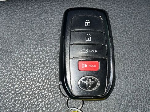 Used 2025 Toyota Camry SE image 26