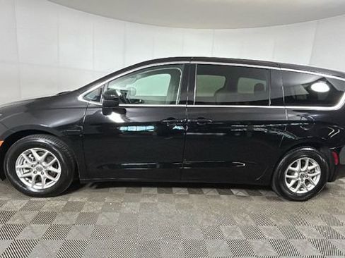 Used 2024 Chrysler Voyager LX FWD image 6