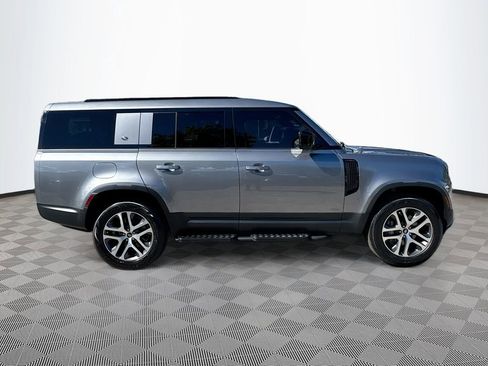 Used 2023 Land Rover Defender 130 SE image 5