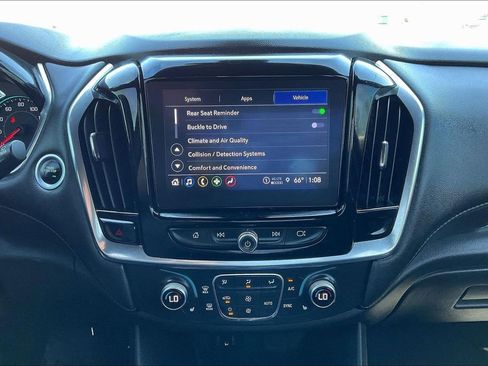 Used 2022 Chevrolet Traverse LT image 24