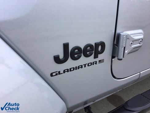 Used 2024 Jeep Gladiator Sport image 42