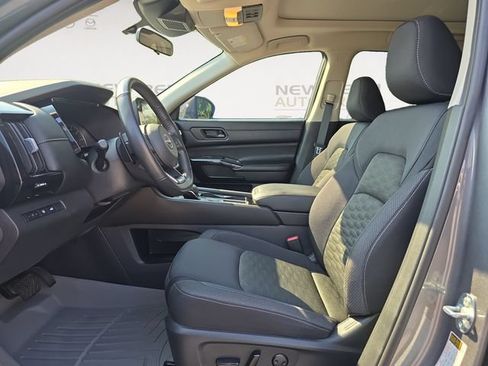 Used 2024 Nissan Pathfinder SV w/ SV Premium Package FWD image 9