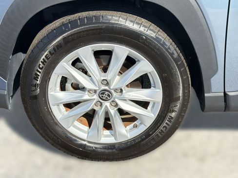 Certified 2023 Toyota Corolla Cross LE w/ Moonroof Package image 12