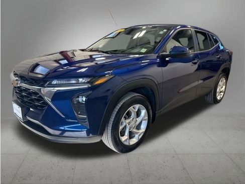 Used 2024 Chevrolet Trax LS w/ LS Convenience Package image 1