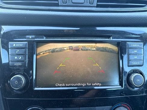 Used 2020 Nissan Rogue S FWD image 11