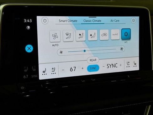 Used 2025 Volkswagen Atlas SE FWD image 12