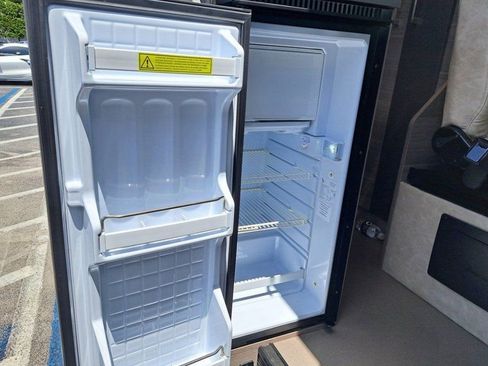 Used 2023 Mercedes-Benz Sprinter 2500 image 21