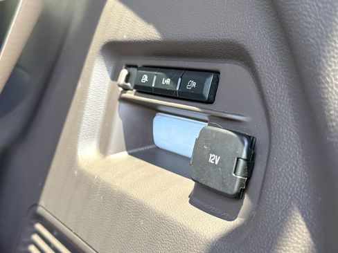 Used 2020 Ford Explorer Platinum w/ Premium Technology Package AWD/4WD image 40