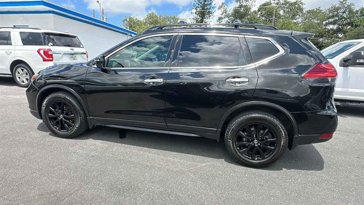 Used 2017 Nissan Rogue SV w/ Midnight Edition FWD image 11