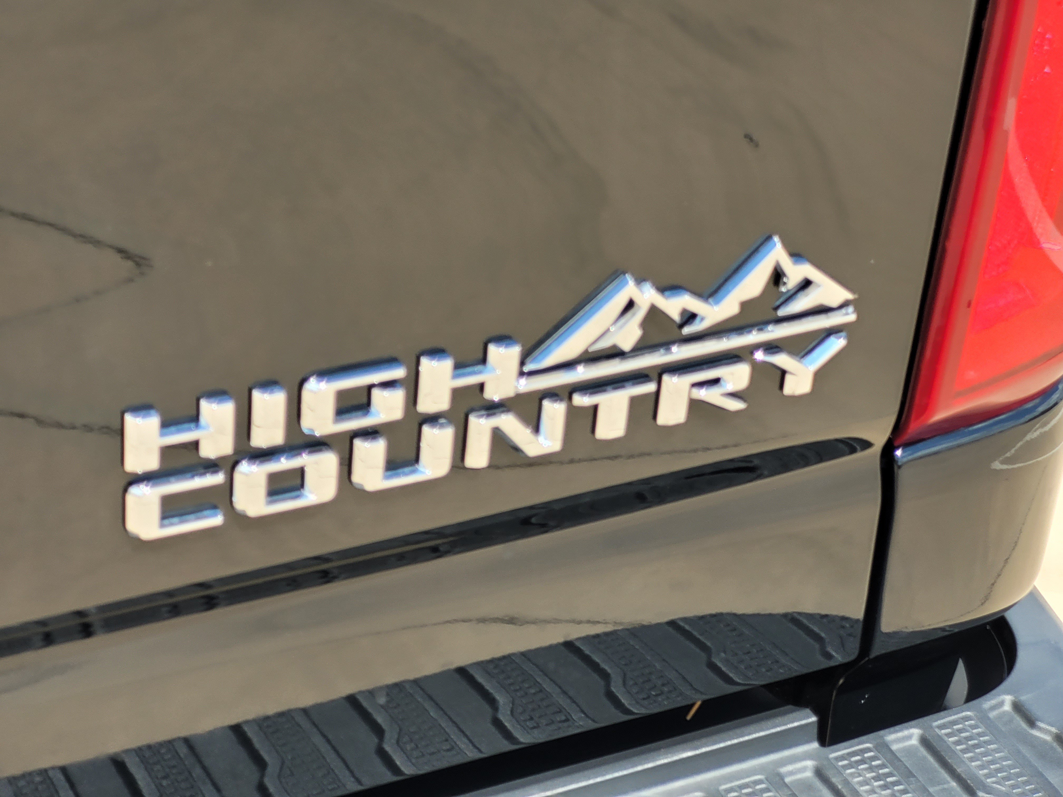 Used 2022 Chevrolet Silverado 2500 High Country w/ Z71 Off-Road Package AWD/4WD image 8