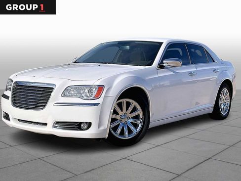 Used 2013 Chrysler 300 C image 1