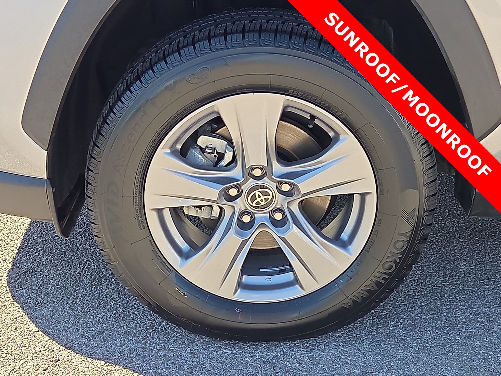 Used 2022 Toyota RAV4 XLE w/ Convenience Package AWD/4WD image 7