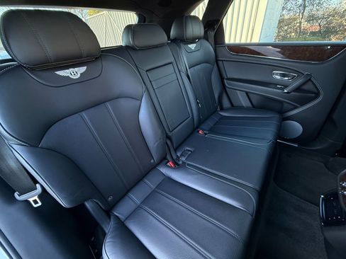 Used 2018 Bentley Bentayga image 22