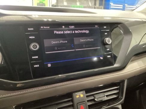 Used 2023 Volkswagen Taos SEL image 12