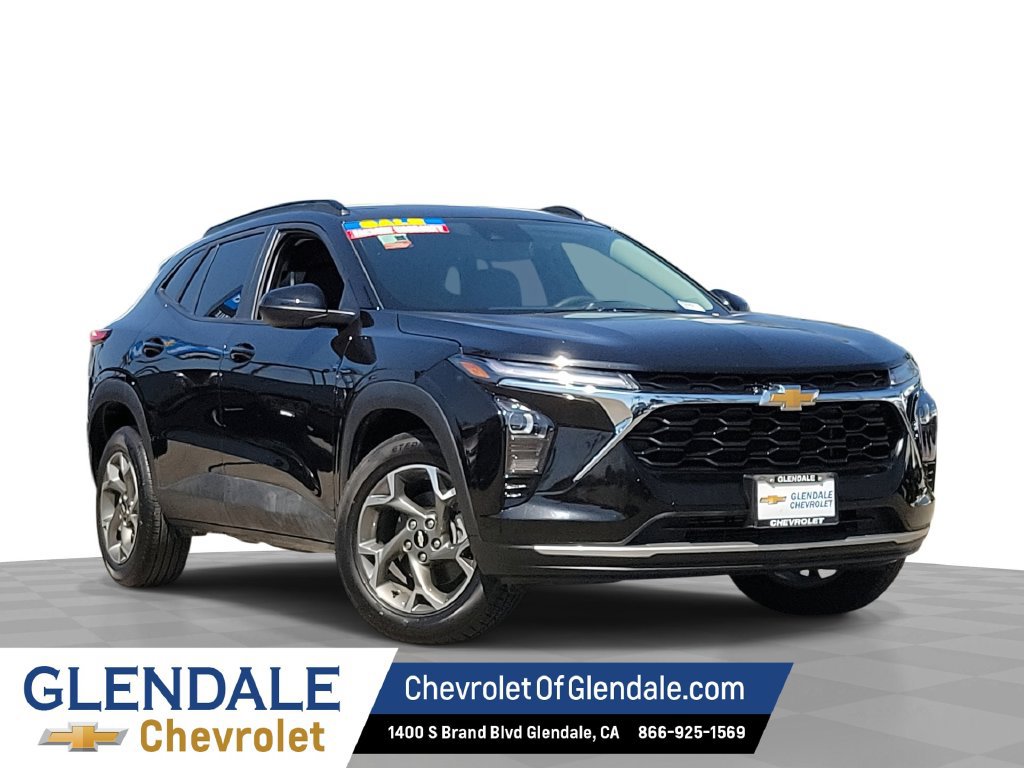 Used 2025 Chevrolet Trax LT FWD image 1