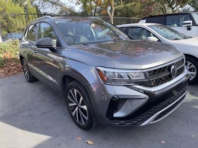 Used 2022 Volkswagen Taos SE w/ Panoramic Sunroof Package