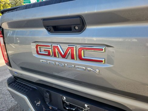 Used 2024 GMC Canyon Elevation w/ Convenience Package image 19