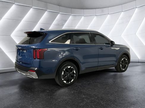 Used 2024 Kia Sorento S FWD image 4
