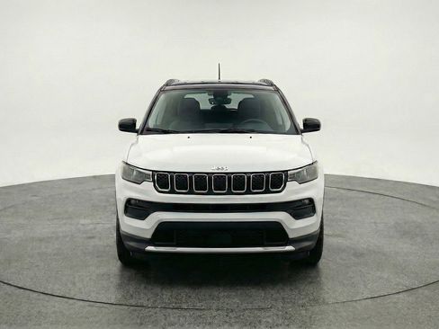 Used 2025 Jeep Compass Limited AWD/4WD image 2
