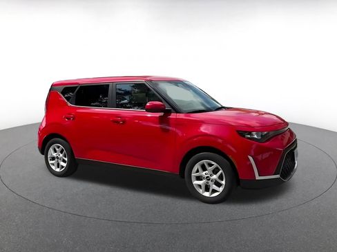 Used 2025 Kia Soul LX w/ LX Technology Package FWD image 2
