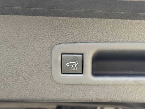 Used 2025 Toyota Sienna XLE FWD image 35